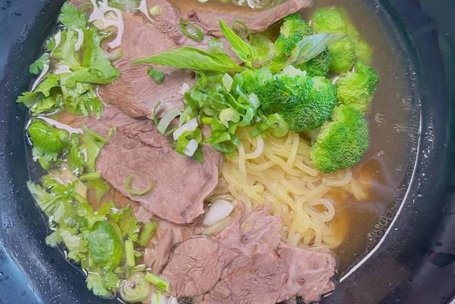 S7. Beef Noodle Soup (清汤牛肉面)